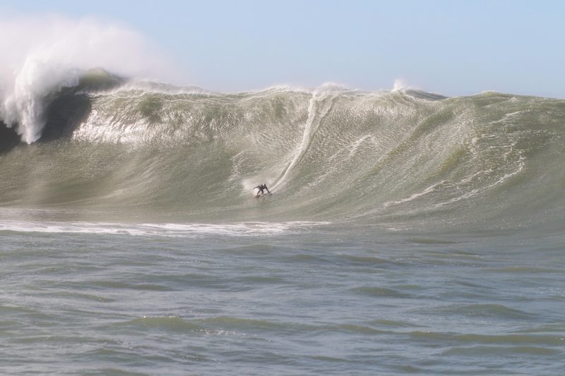 Nova chance para Lucas Chumbo quebrar recorde na "Nazaré Brasileira" nesta terça-feira