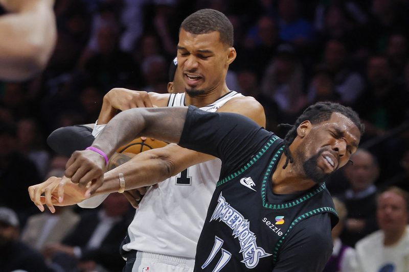 Timberwolves empata série contra Spurs com vitória emocionante e expulsão de Wembanyama