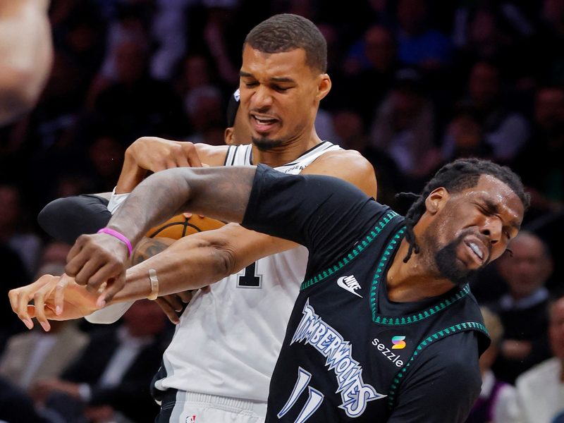 La NBA decide mantener a Wembanyama tras el codazo a Naz Reid en playoffs