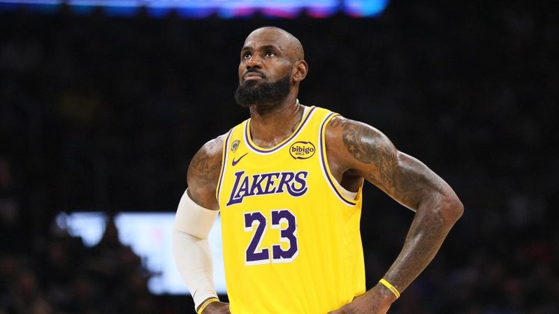 LeBron in bilico: ritiro, rinnovo o mercato? I Lakers puntano su Antetokounmpo