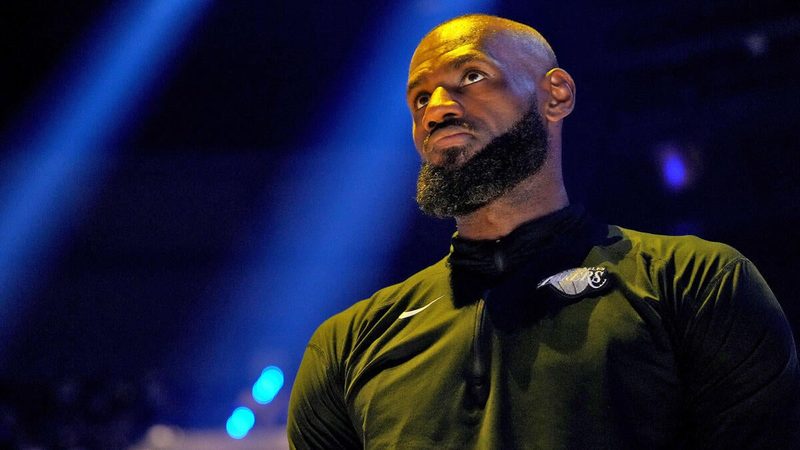 LeBron James Faces Crucial Offseason Decisions Amid Lakers' Transition to Doncic Era