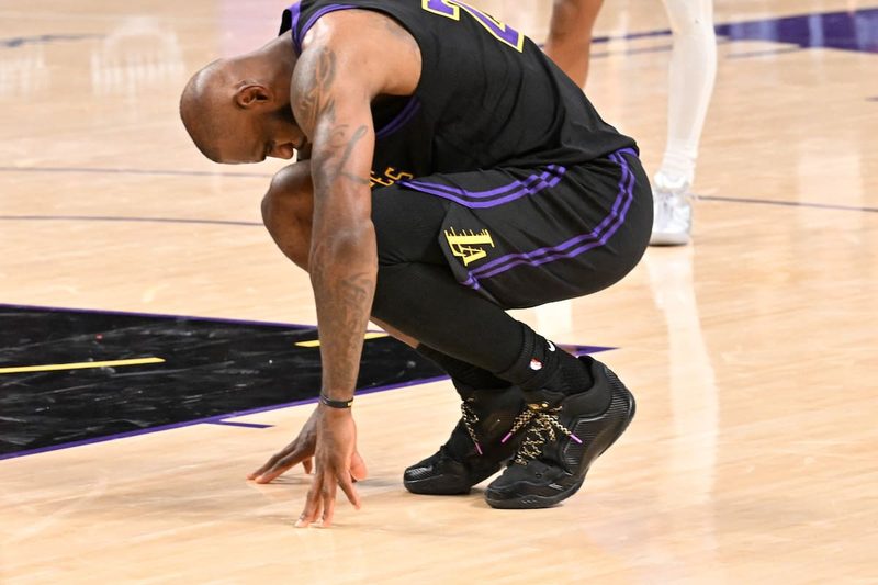 LeBron James deja en suspenso su futuro tras la eliminación de Los Angeles Lakers