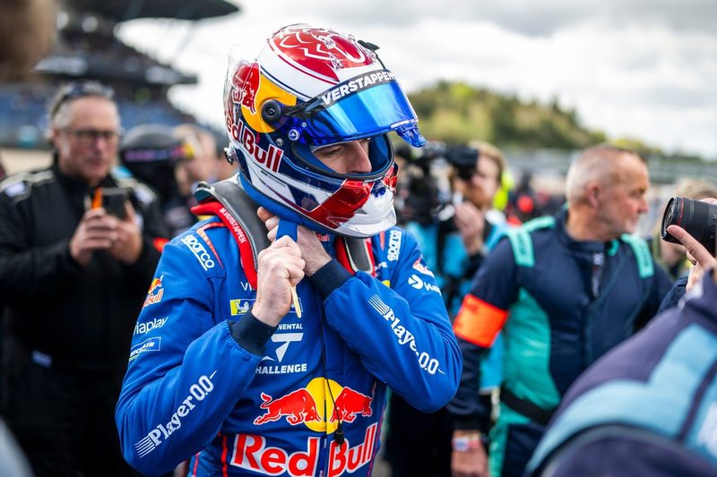 Max Verstappen se junta a lendários pilotos na história das 24 Horas de Nürburgring