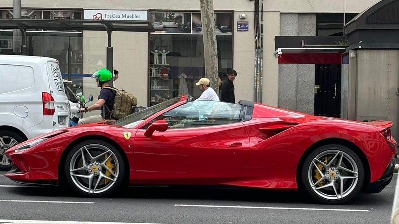 Estudio revela que conducir coches de lujo puede empeorar la conducta al volante
