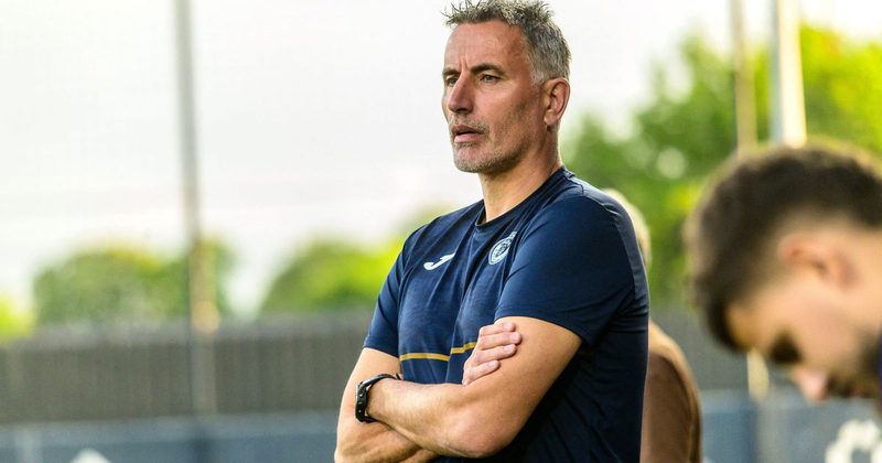 Le Pau FC prolonge Thierry Debès comme entraîneur jusqu'en 2028