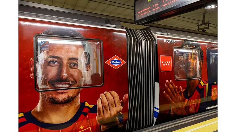 El Metro de Madrid se viste de gala para recibir el Mundial con su 'vagón mundialista'
