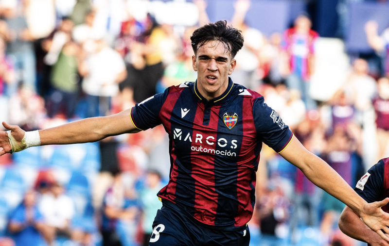 Le RCSA s'intéresse à l'attaquant espagnol Carlos Espí