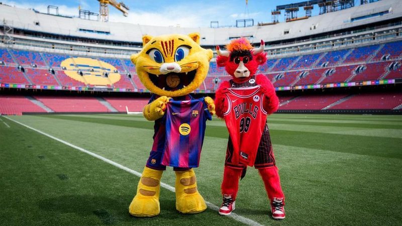 Benny the Bull y CAT: Un encuentro que trasciende el fútbol en el Spotify Camp Nou