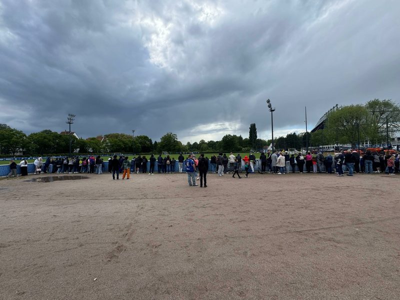 Le Racing Club de Strasbourg ouvre ses portes : Gary O’Neil valorise le lien avec les supporters
