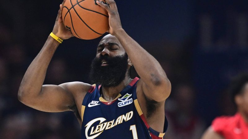 James Harden lleva a los Cavaliers a un paso de la final del Este con su experiencia