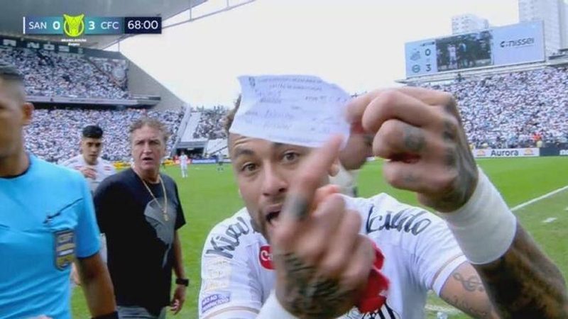 Neymar vive un calvario en el Santos tras dura derrota ante Coritiba