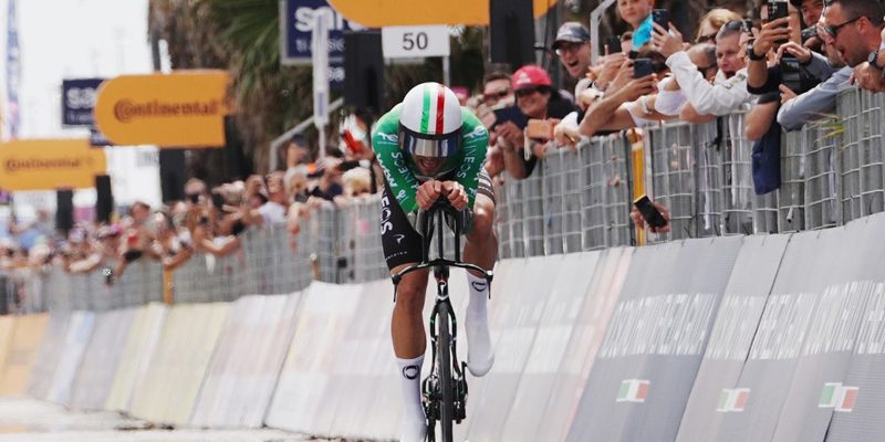 Ganna trionfa a Viareggio, Vingegaard si avvicina alla maglia rosa di Eulálio