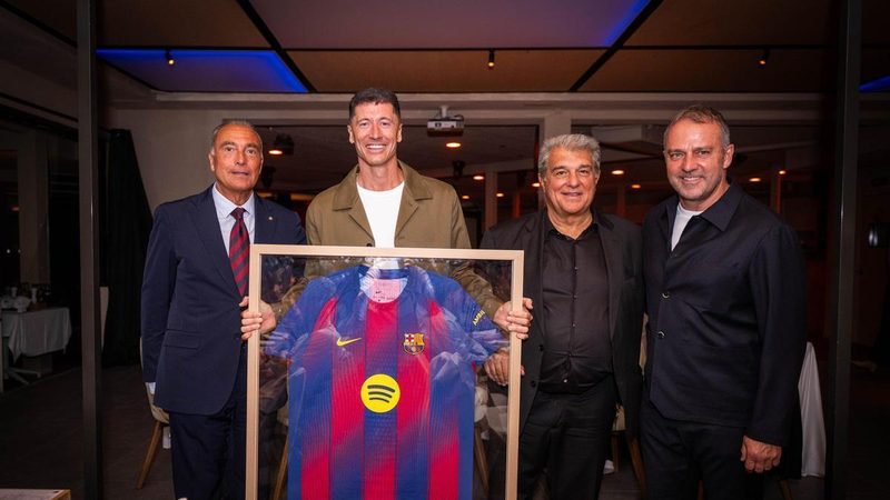 Lewandowski se despide del Barça en una emotiva cena de campeones