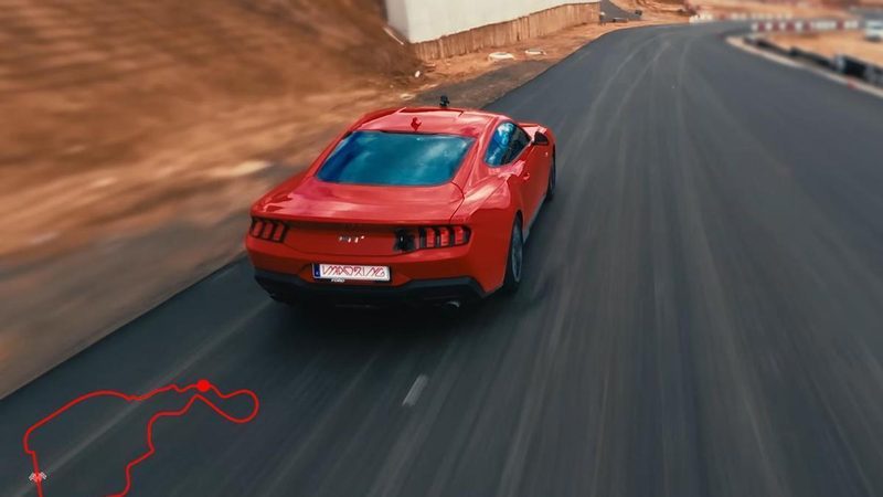 Carlos Sainz Jr. inaugura el circuito MADRING con un potente Ford Mustang