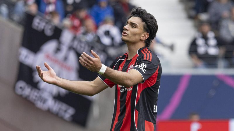 Eintracht Frankfurt steht vor der Herausforderung, Can Uzun zu halten