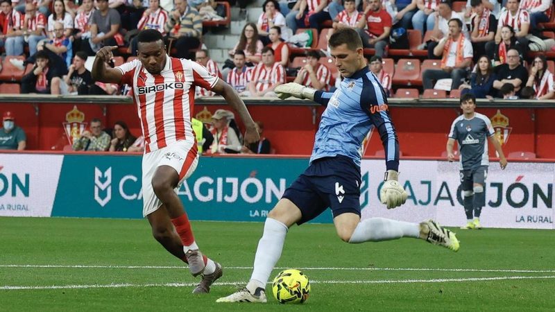 El Sporting de Gijón intensifica negociaciones por el portero Egoitz Arana