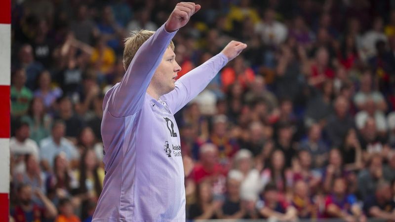 Emotiva despedida de Nielsen en el Palau tras la victoria del Barça