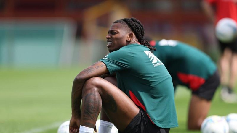 Rafa Leao verso l'addio: United e Fenerbahçe in corsa per il portoghese