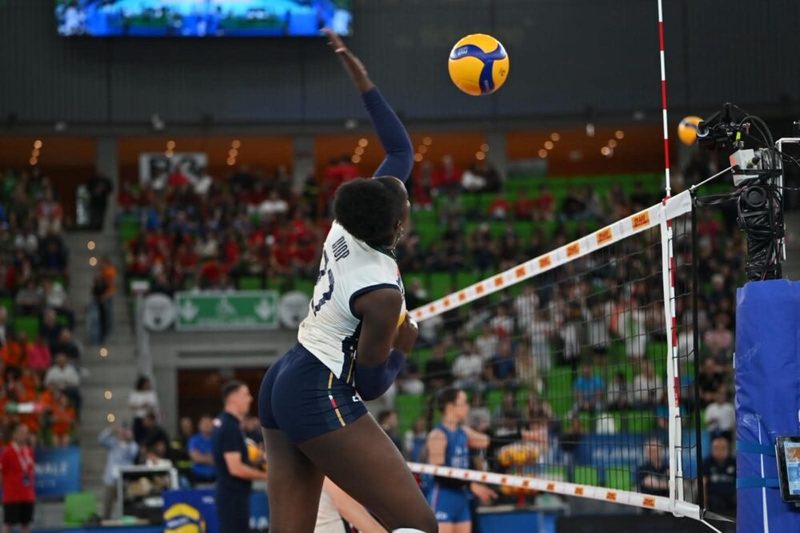 L'Italia supera la Serbia in un'emozionante maratona di volley