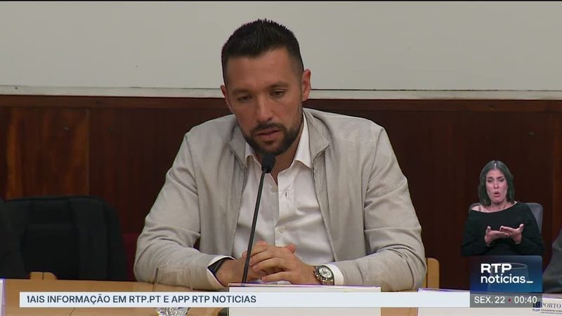 Francesco Farioli destaca a importância de conversas difíceis para liderar equipes