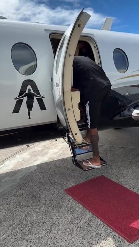 Anderson Talisca do Fenerbahce exibe jatinho personalizado e viraliza nas redes sociais