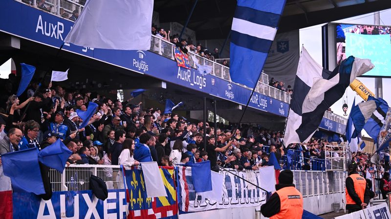 Les supporters de l'AJ Auxerre exigent le départ de David Wantier lors d'un rassemblement