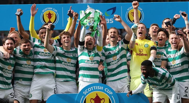 Celtic garante 23.ª ‘dobradinha’ ao conquistar a Taça da Escócia com vitória convincente
