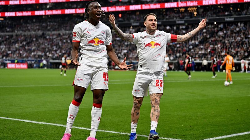 Transfergerüchte: Bundesliga-Stars und heiße Wechsel im Blick