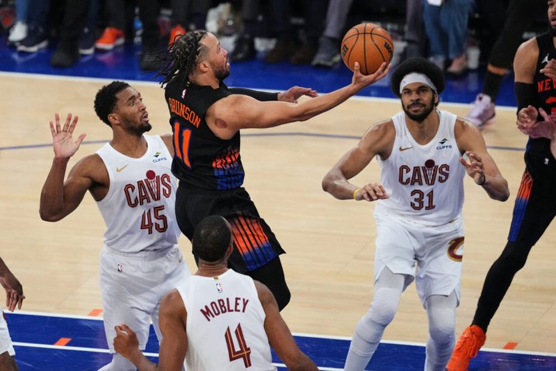I Knicks dominano i Cavaliers e si avvicinano alle NBA Finals con un 3-0