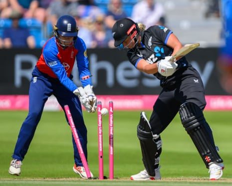 Deciding T20 Clash: England and New Zealand Battle in Hove