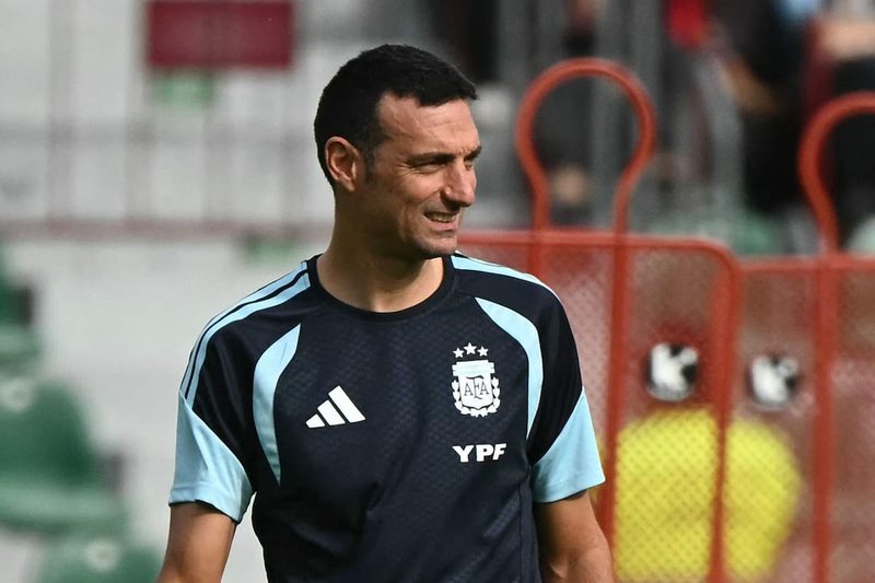 Scaloni perfila una lista ampliada de la selección argentina para los amistosos previos al Mundial