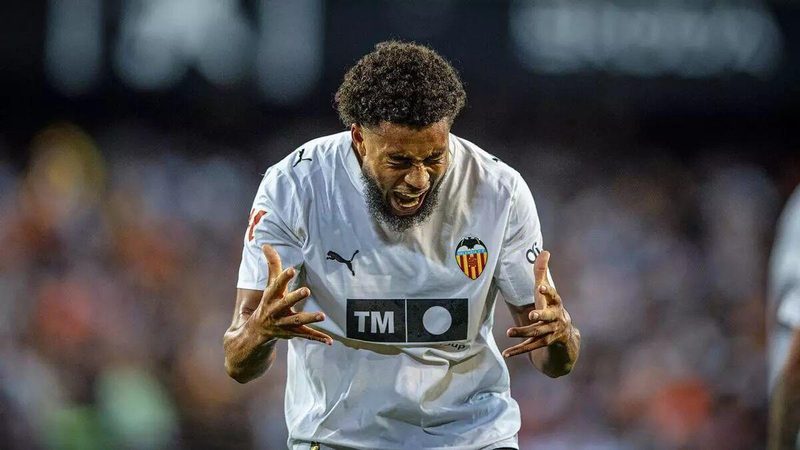 Arnaut Danjuma repite el ciclo de frustraciones en su carrera futbolística