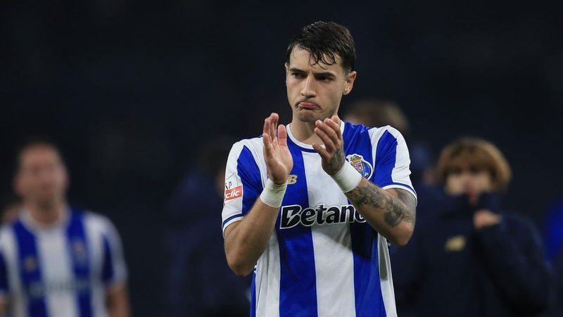 El Barça se interesa en Jakub Kiwior del Oporto para reforzar su defensa
