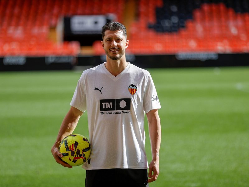 Guido Rodríguez se debate entre Valencia y Villarreal mientras espera su futuro en la selección