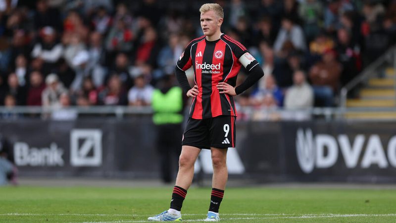 Eintracht Frankfurt sieht in Jonathan Burkardt zukünftigen Schlüsselspieler und Führungspersönlichkeit
