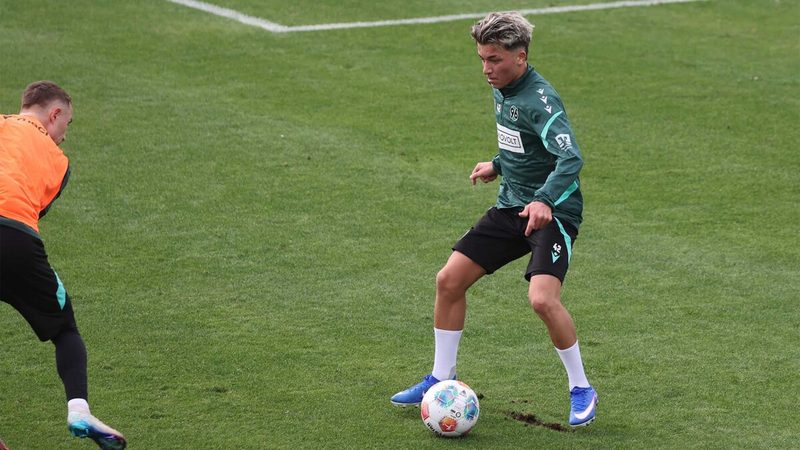 Hannover 96 festigt Zukunft mit Eymen Demir: Talent bleibt langfristig an Bord
