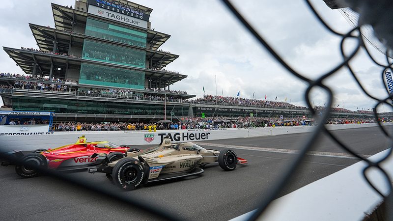 La Indy 500 scrive la storia: finale mozzafiato e record di sorpassi