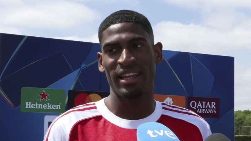 Cristhian Mosquera se asoma como titular en la final de Champions ante el PSG