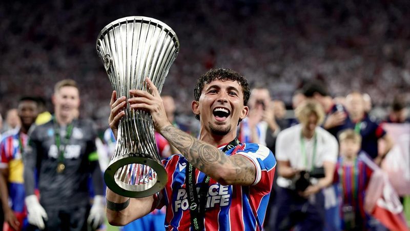 Yeremy Pino brilla en la Conference League y se une a la élite del fútbol canario