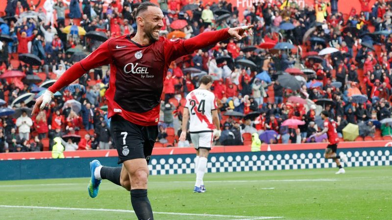 Vedat Muriqi brilla con 23 goles, pero no salva al Mallorca del descenso