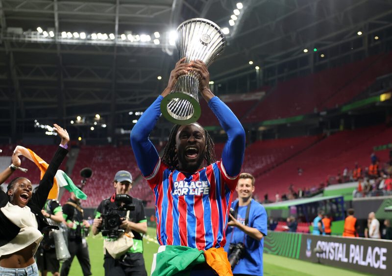Evann Guessand riscrive la storia: due trofei UEFA in una sola stagione