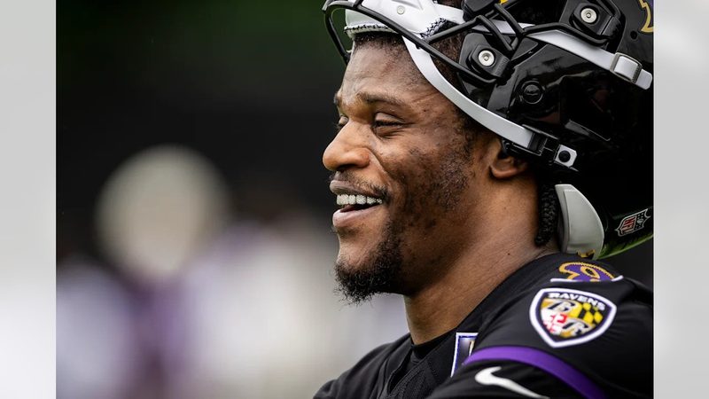 Lamar Jackson revela empolgação para jogo da NFL no Rio: 'Amo o Brasil'
