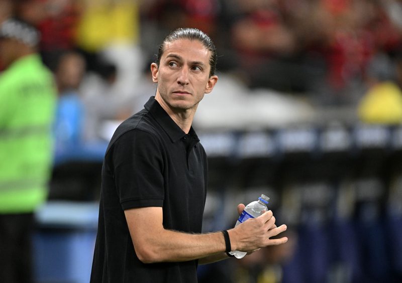 Filipe Luís assume comando do Monaco com contrato até 2028