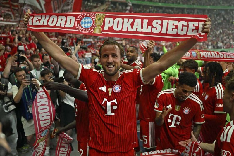 FC Bayern feiert historisches Double-Double mit besonderer Ehrung