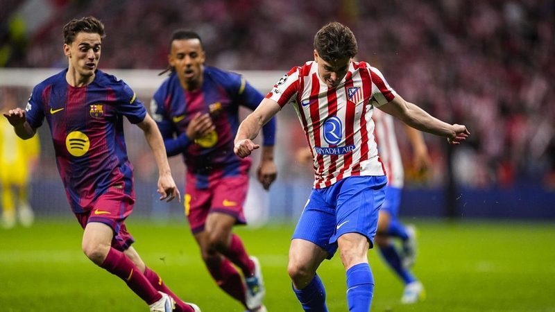 El Atlético lanza un ataque frontal al Barça por el fichaje de Julián Álvarez