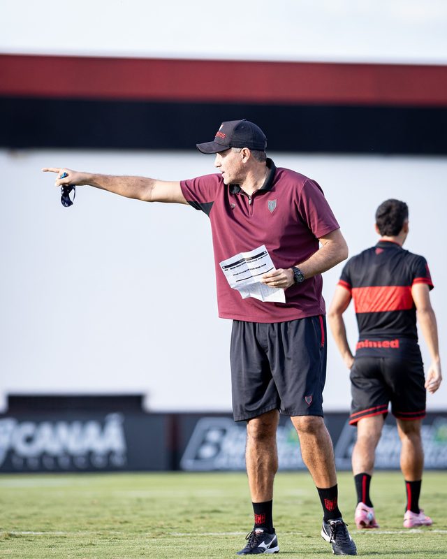 Eduardo Souza defende Atlético-GO e faz mistério sobre presença de Coutinho no clássico