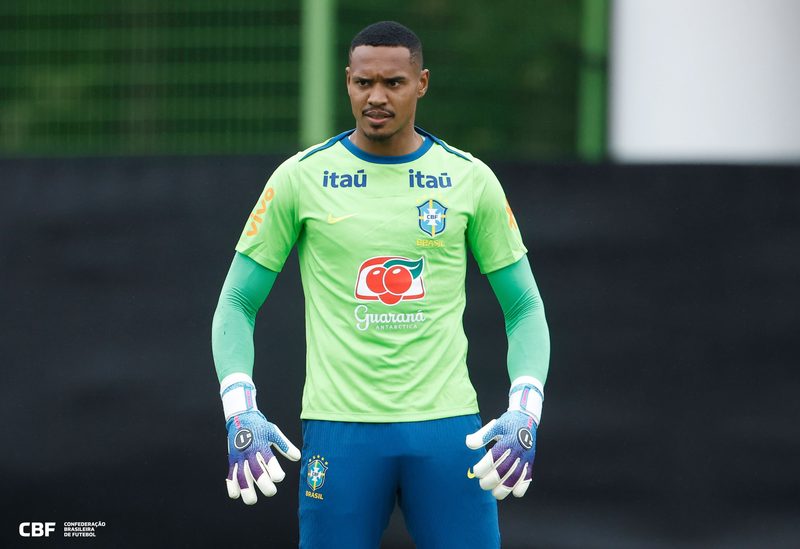 John, ex-Botafogo, sonha com a Copa de 2030 e apoia seleção rumo ao hexa