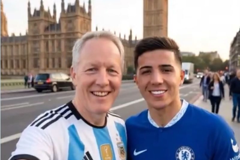 El embajador británico sorprende a los argentinos de la Premier con saludo IA