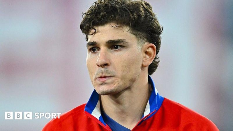 Atletico Madrid Takes a Jibe at Barcelona Over Julian Alvarez Pursuit