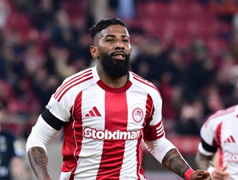 Athletico vê frustração em negociação e Olympiacos mantém Rodinei no elenco